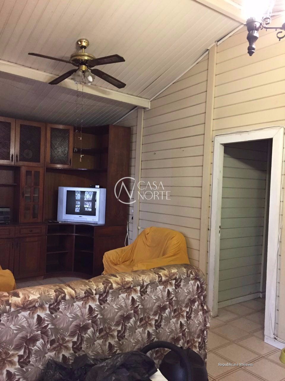 Casa à venda com 3 quartos, 85m², 1 suíte, 4 vagas, Avenida Andarai no bairro Passo da Areia em Porto Alegre