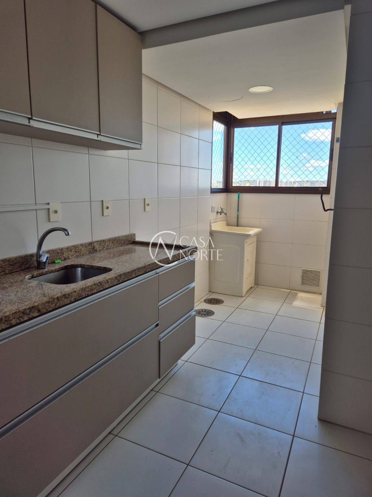 Apartamento à venda com 3 quartos, 107m², 1 suíte, 2 vagas, Rua Irene Capponi Santiago no bairro Cristo Redentor em Porto Alegre