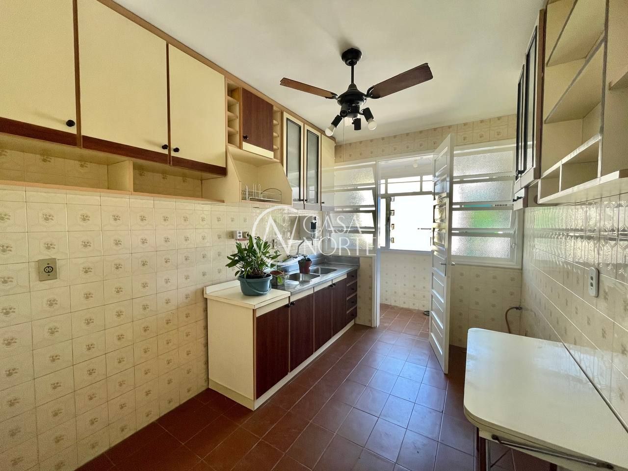 Apartamento à venda com 2 quartos, 68m², 1 vaga, Rua Dezessete de Junho no bairro Menino Deus em Porto Alegre