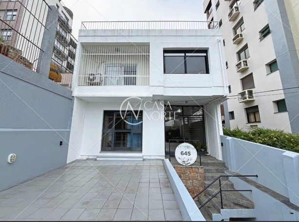 Casa à venda com 3 quartos, 257m², 1 suíte, 2 vagas, Rua Barao de Cerro Largo no bairro Menino Deus em Porto Alegre