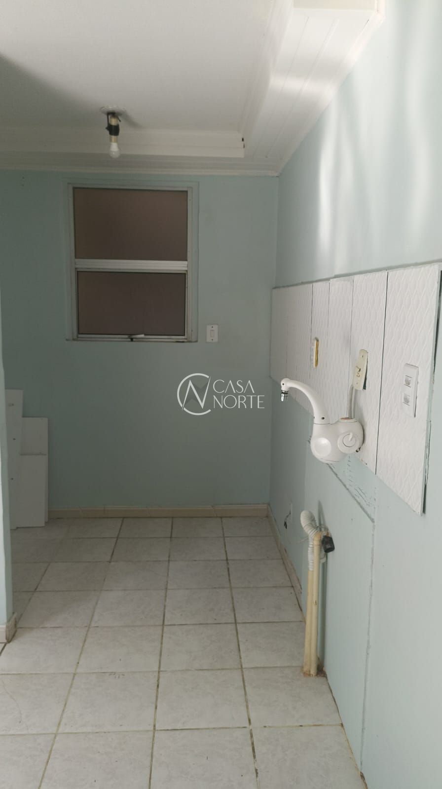 Apartamento à venda com 2 quartos, 43m², Rua Império no bairro Vila Nova em Porto Alegre