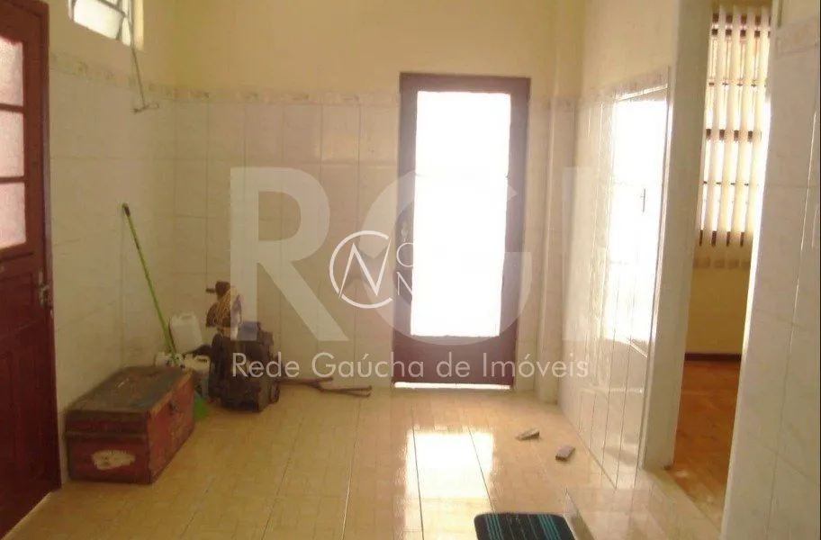 Casa à venda com 2 quartos, 124m², 4 vagas, Avenida Ipe no bairro Vila Jardim em Porto Alegre