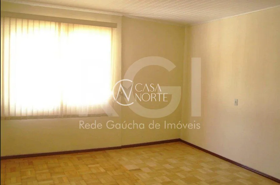 Casa à venda com 2 quartos, 124m², 4 vagas, Avenida Ipe no bairro Vila Jardim em Porto Alegre