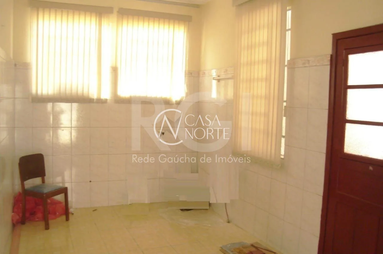 Casa à venda com 2 quartos, 124m², 4 vagas, Avenida Ipe no bairro Vila Jardim em Porto Alegre