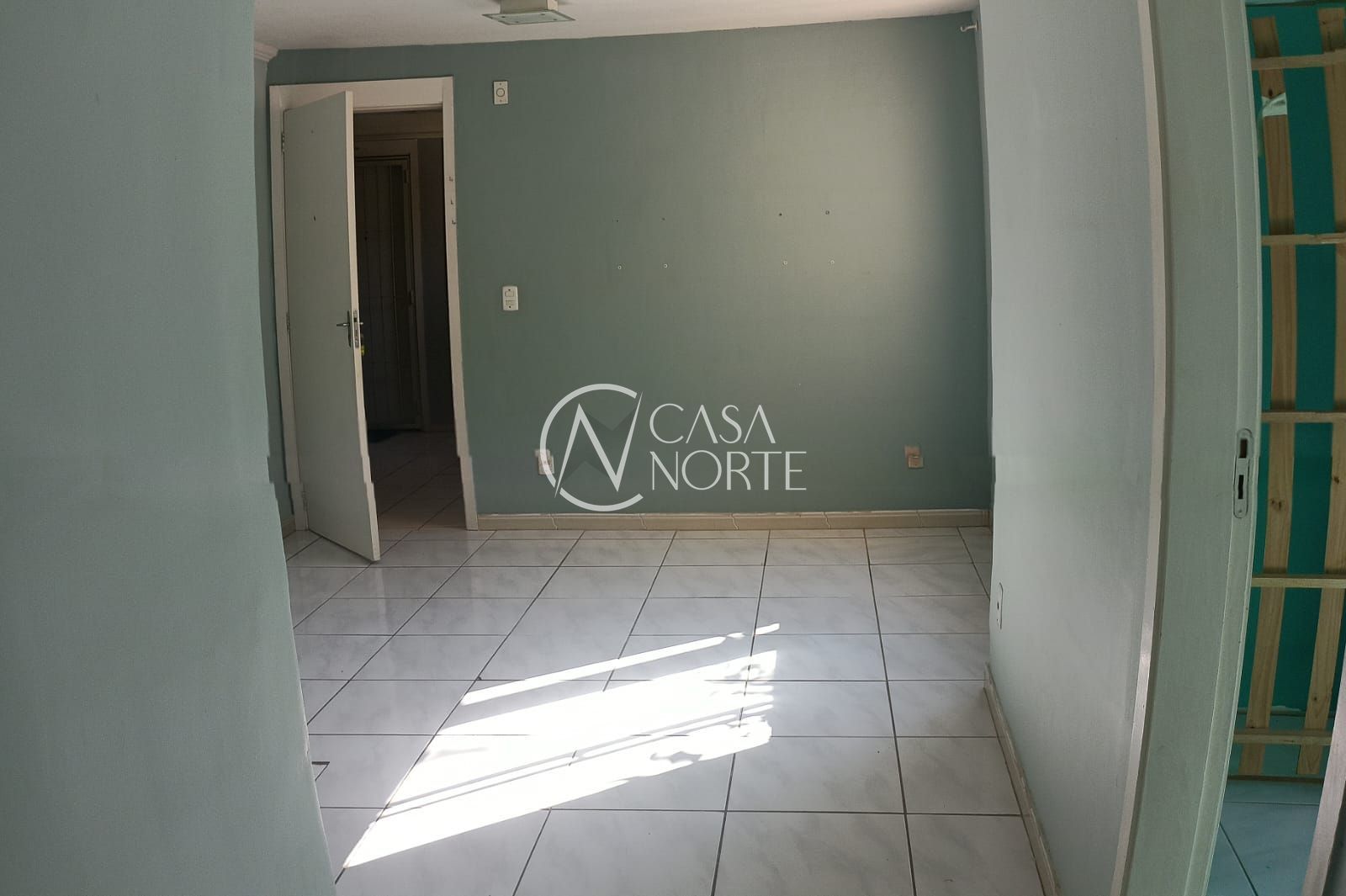 Apartamento à venda com 2 quartos, 43m², Rua Império no bairro Vila Nova em Porto Alegre