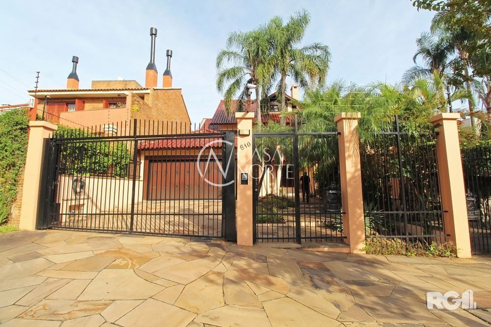 Casa à venda com 4 quartos, 381m², 1 suíte, 4 vagas, Rua Doutor Barbosa Gonçalves no bairro Chácara das Pedras em Porto Alegre