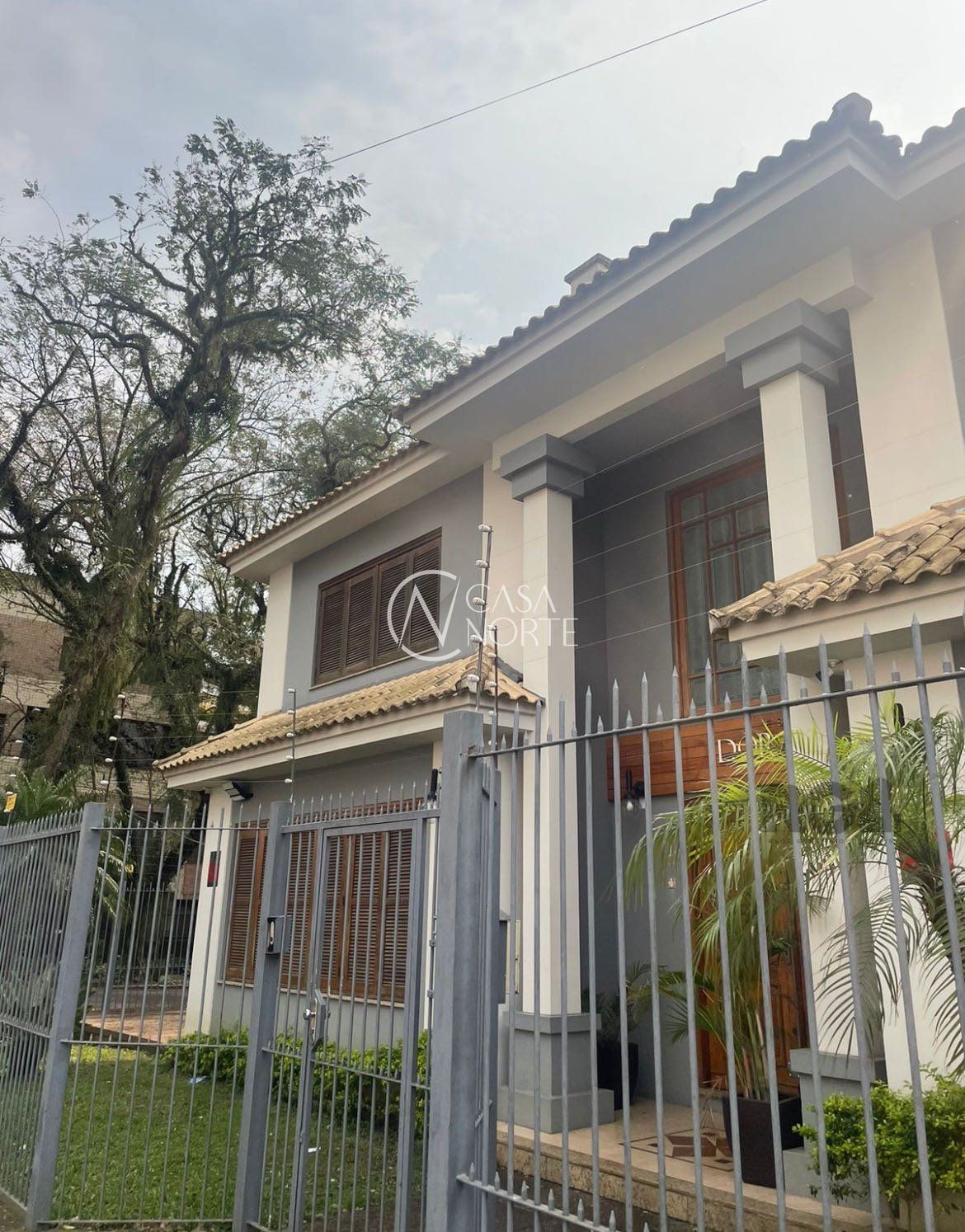 Casa à venda com 4 quartos, 200m², 3 suítes, 4 vagas, Rua Doutor Lossio no bairro Partenon em Porto Alegre