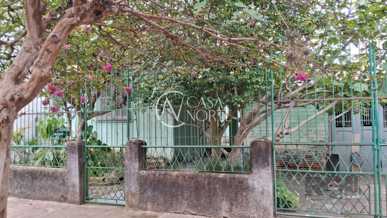 Terreno à venda  com 305m², Rua Veríssimo Rosa no bairro Partenon em Porto Alegre