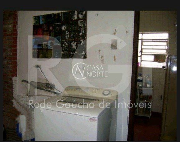 Casa à venda com 4 quartos, 188m², 4 vagas, Rua Barao de Cerro Largo no bairro Menino Deus em Porto Alegre