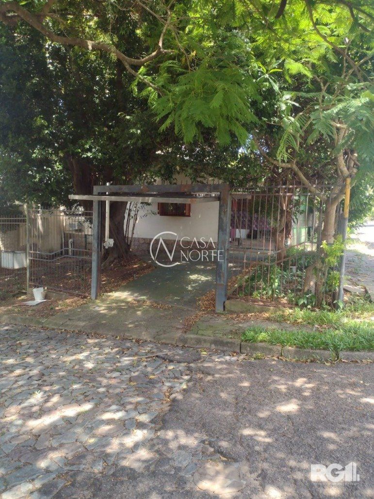 Casa à venda com 2 quartos, 70m², 2 vagas, Rua Doutor Raul Moreira no bairro Cristal em Porto Alegre