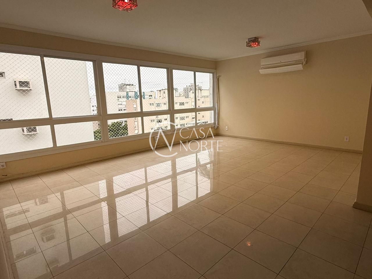 Apartamento à venda com 3 quartos, 130m², 1 suíte, 1 vaga, Avenida Venâncio Aires no bairro Santana em Porto Alegre