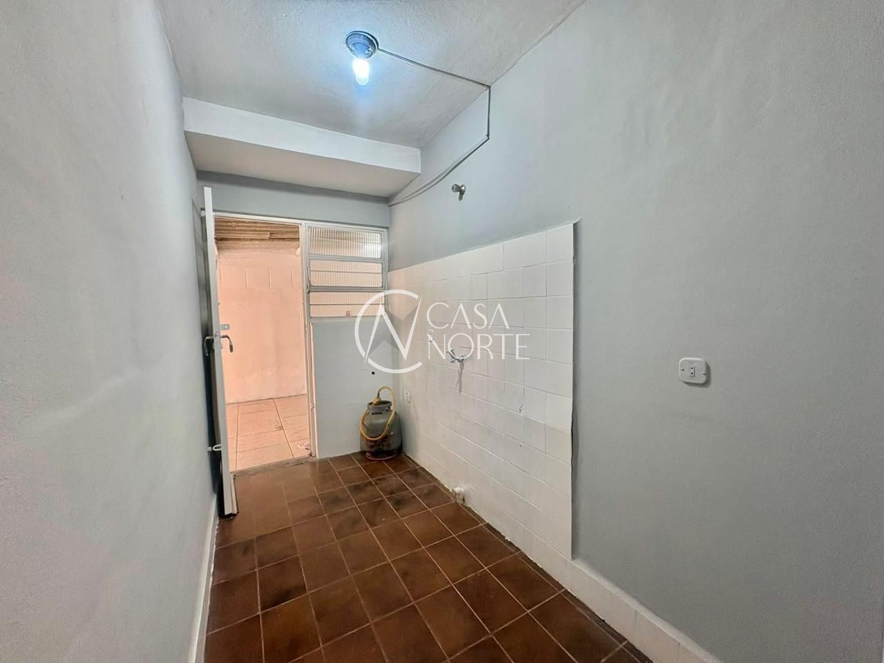 Apartamento à venda com 1 quarto, 30m², 1 vaga, Rua Domingos Crescêncio no bairro Santana em Porto Alegre