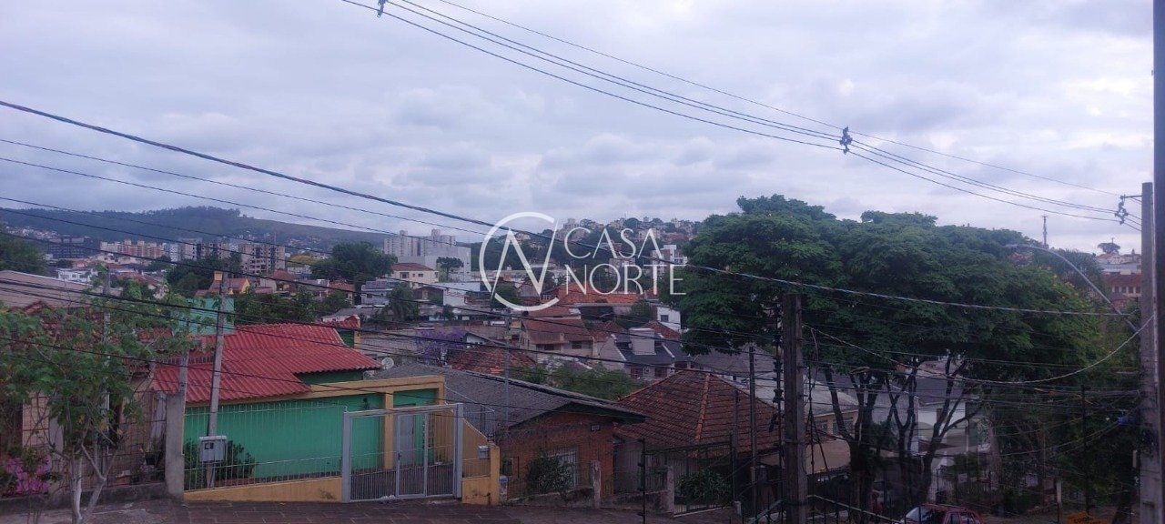 Casa à venda com 3 quartos, 300m², 1 suíte, 4 vagas, Rua Doutor Dias da Cruz no bairro Medianeira em Porto Alegre