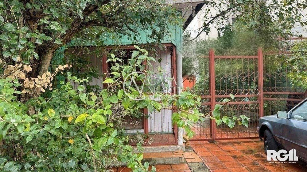 Casa à venda com 2 quartos, 150m², 1 vaga, Travessa Serafim Terra no bairro Jardim Botânico em Porto Alegre