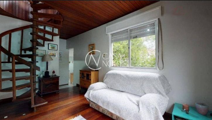 Casa à venda com 4 quartos, 190m², 1 suíte, 2 vagas, Rua Tobias Barreto no bairro Partenon em Porto Alegre