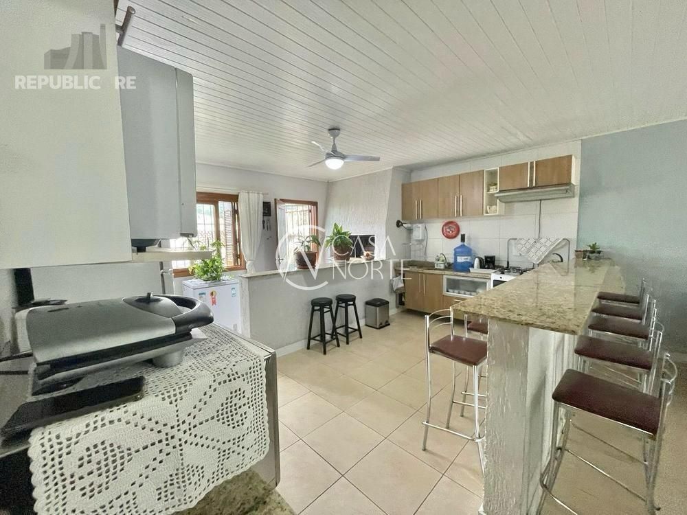 Casa à venda com 2 quartos, 139m², 4 vagas, Rua Doze de Outubro no bairro Partenon em Porto Alegre