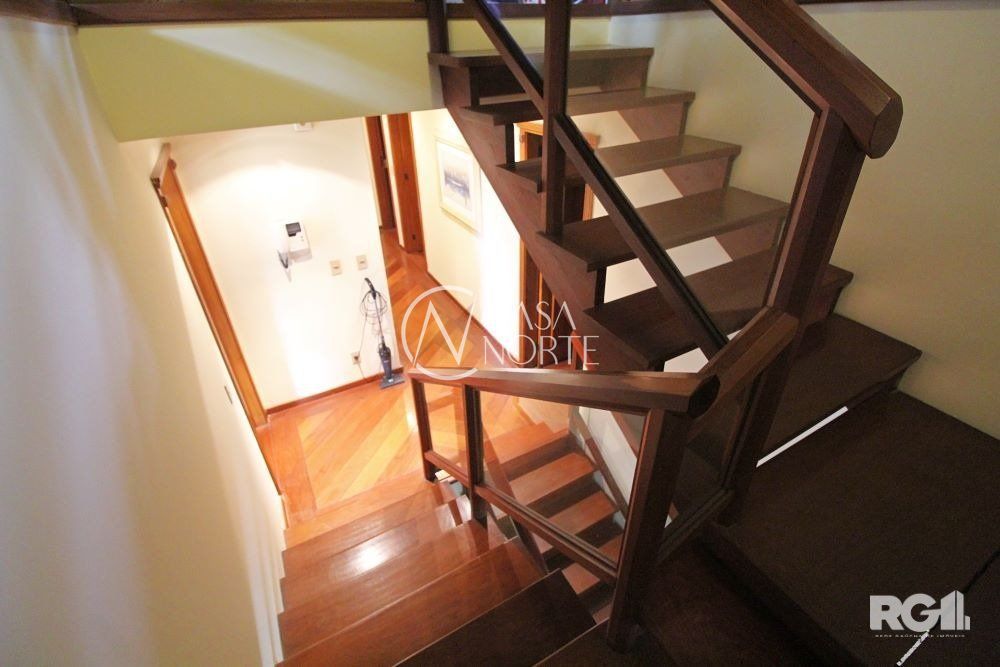 Casa à venda com 4 quartos, 381m², 1 suíte, 4 vagas, Rua Doutor Barbosa Gonçalves no bairro Chácara das Pedras em Porto Alegre