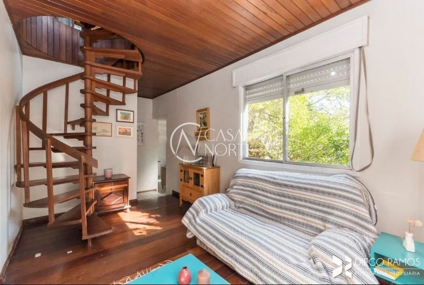 Casa à venda com 4 quartos, 190m², 1 suíte, 2 vagas, Rua Tobias Barreto no bairro Partenon em Porto Alegre