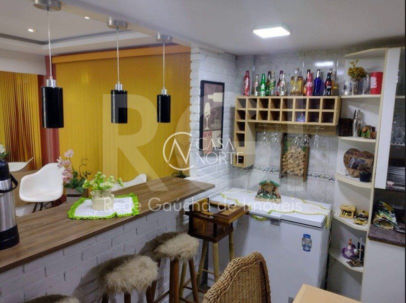 Casa à venda com 3 quartos, 191m², 2 suítes, 2 vagas, Avenida Maceio no bairro Medianeira em Porto Alegre