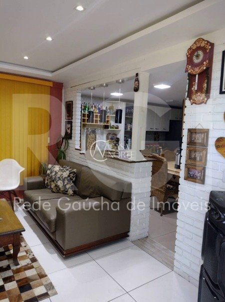 Casa à venda com 3 quartos, 191m², 2 suítes, 2 vagas, Avenida Maceio no bairro Medianeira em Porto Alegre