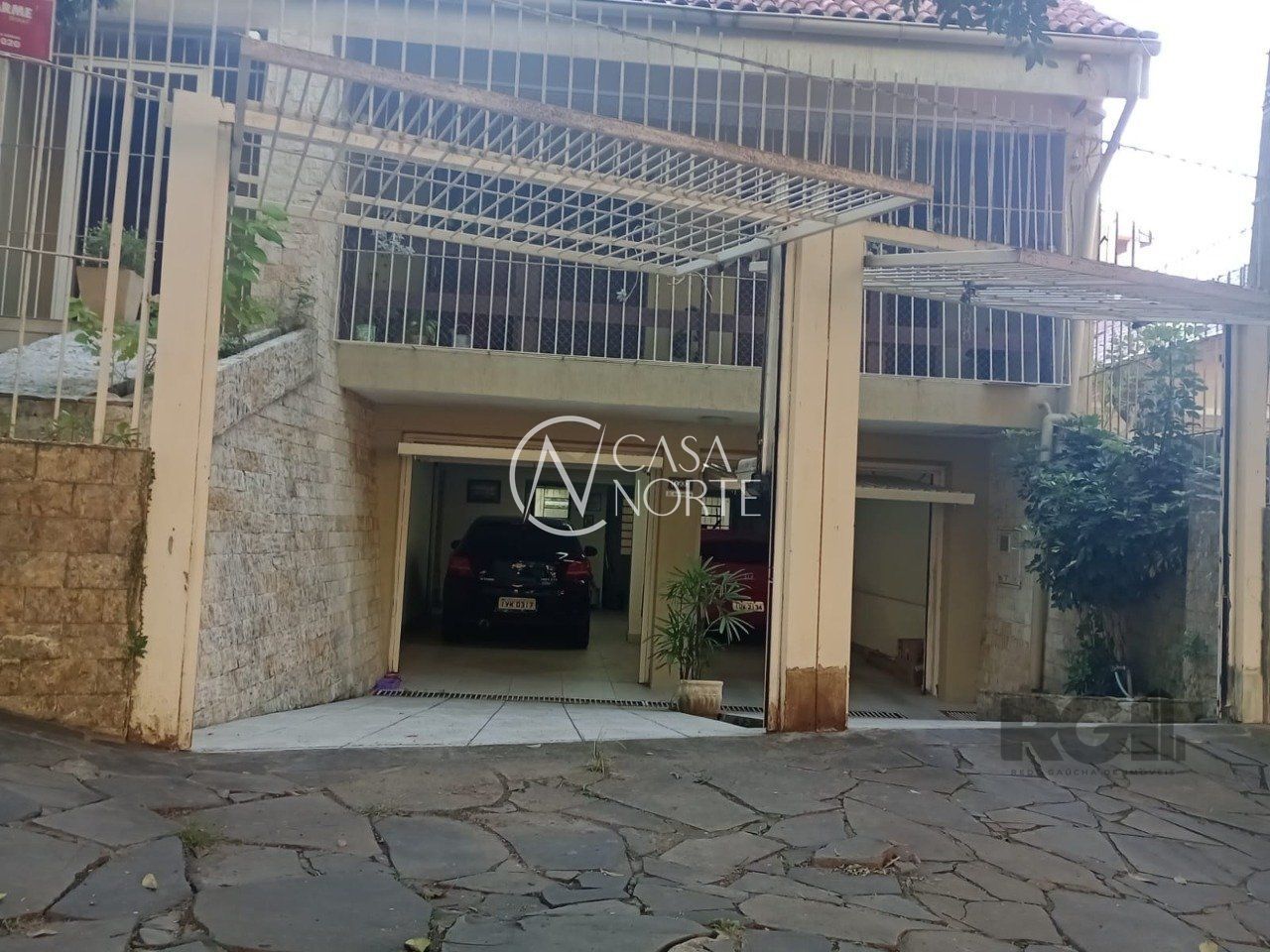 Casa à venda com 3 quartos, 55m², 1 suíte, 4 vagas, Rua Fagundes Varela no bairro Santo Antônio em Porto Alegre