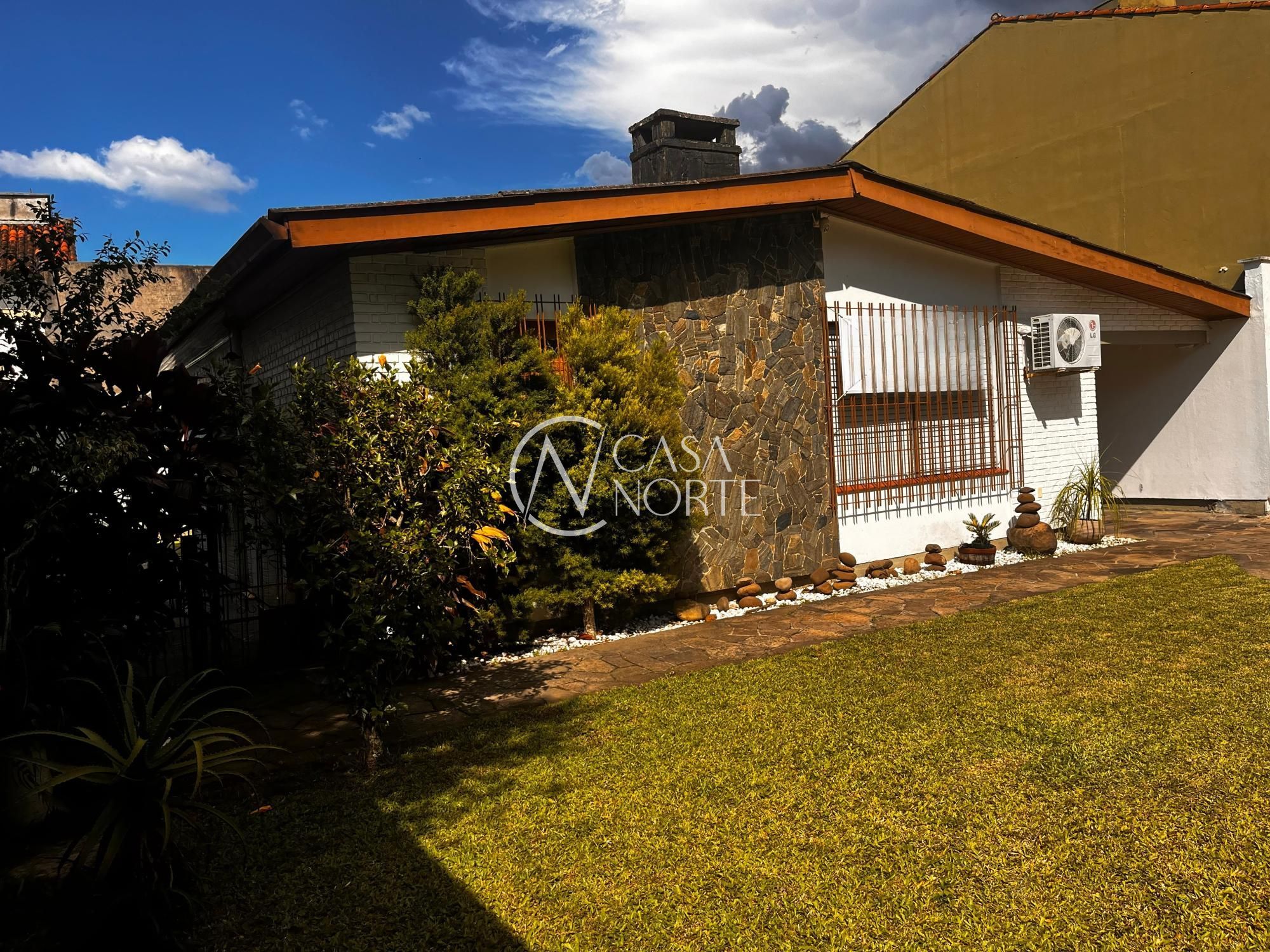 Casa à venda com 2 quartos, 151m², 3 vagas, Rua Rincão no bairro Ipanema em Porto Alegre