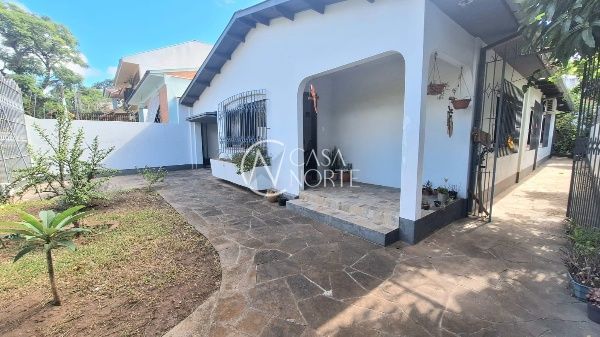 Casa à venda com 3 quartos, 188m², 1 suíte, 1 vaga, Rua Bispo Sardinha no bairro Vila Ipiranga em Porto Alegre