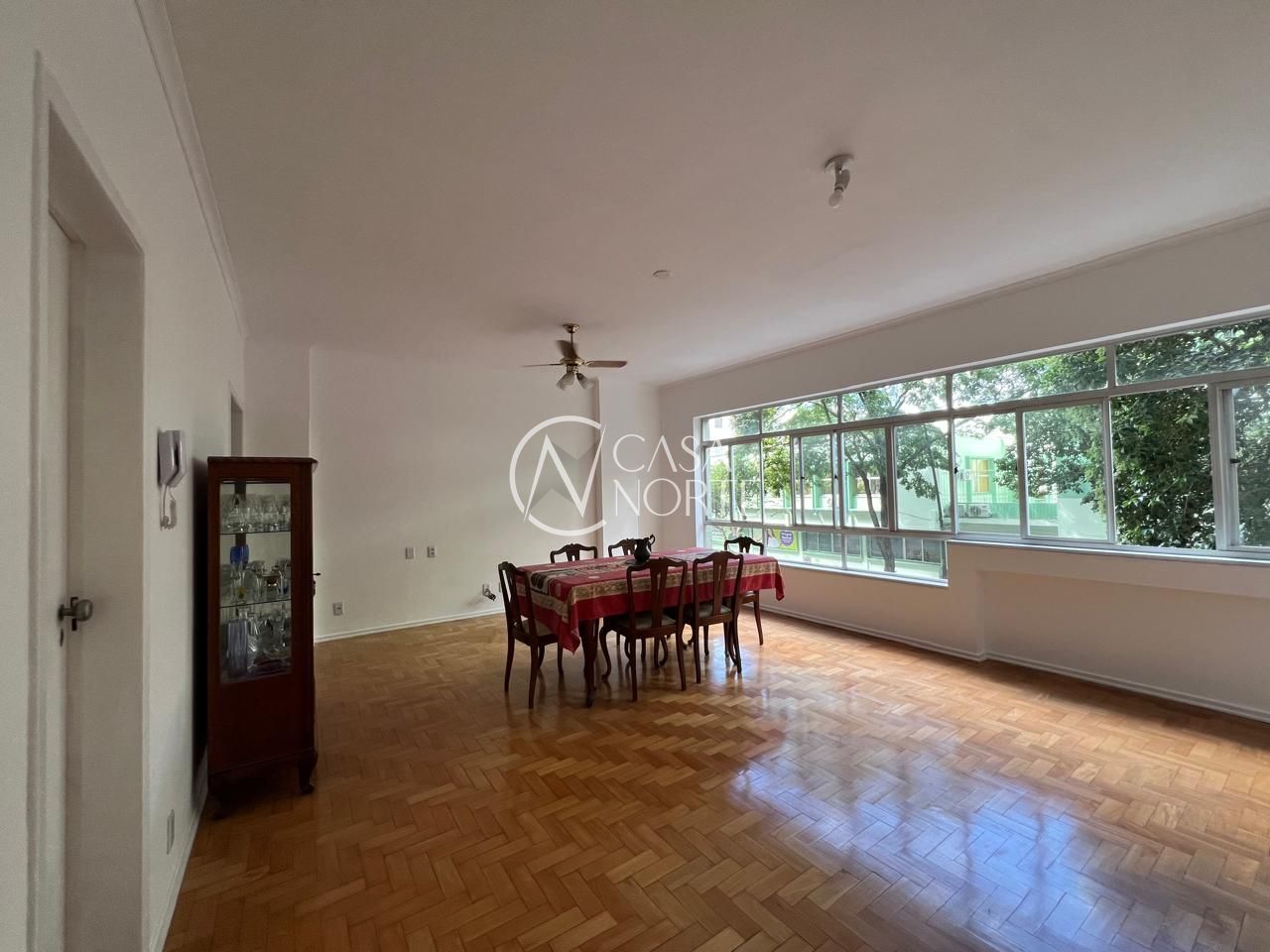 Apartamento à venda com 3 quartos, 114m², 1 vaga, Rua Duque de Caxias no bairro Centro Histórico em Porto Alegre