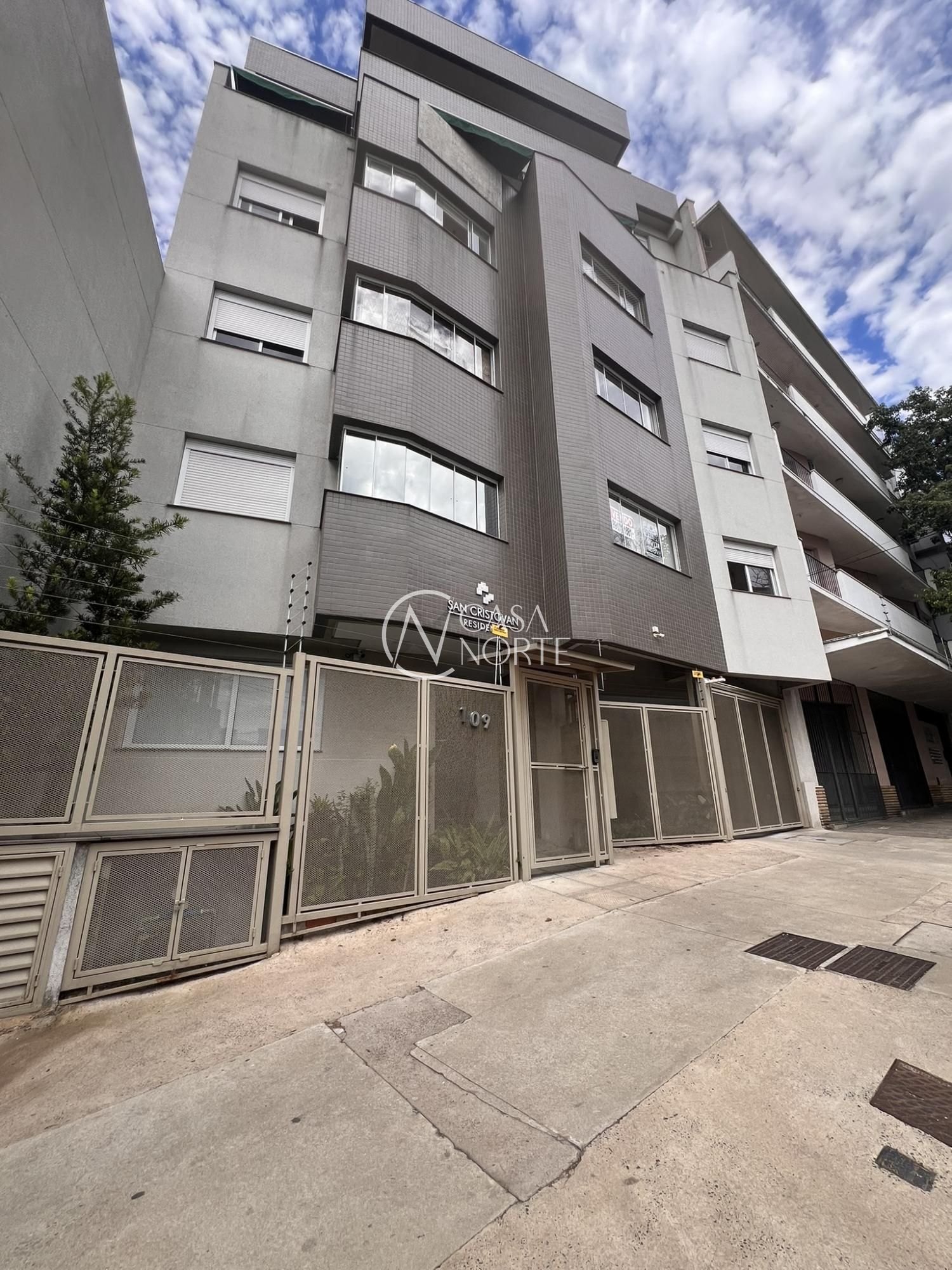 Apartamento à venda com 2 quartos, 53m², 1 suíte, 1 vaga, Avenida Cristóvão Colombo no bairro Floresta em Porto Alegre