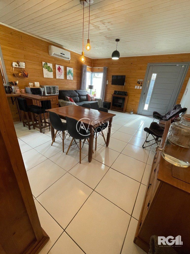 Casa à venda com 4 quartos, 150m², 3 vagas, Travessa Von Salisch no bairro Sarandi em Porto Alegre