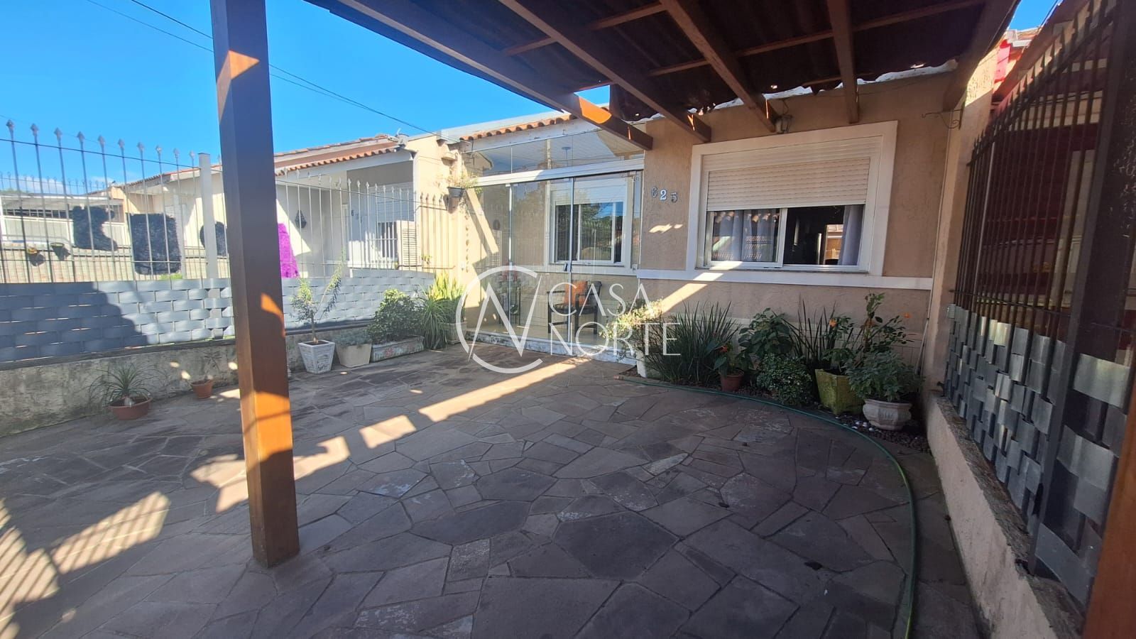 Casa à venda com 2 quartos, 65m², 1 vaga, Rua Carlos Maximiliano Fayet no bairro Hípica em Porto Alegre