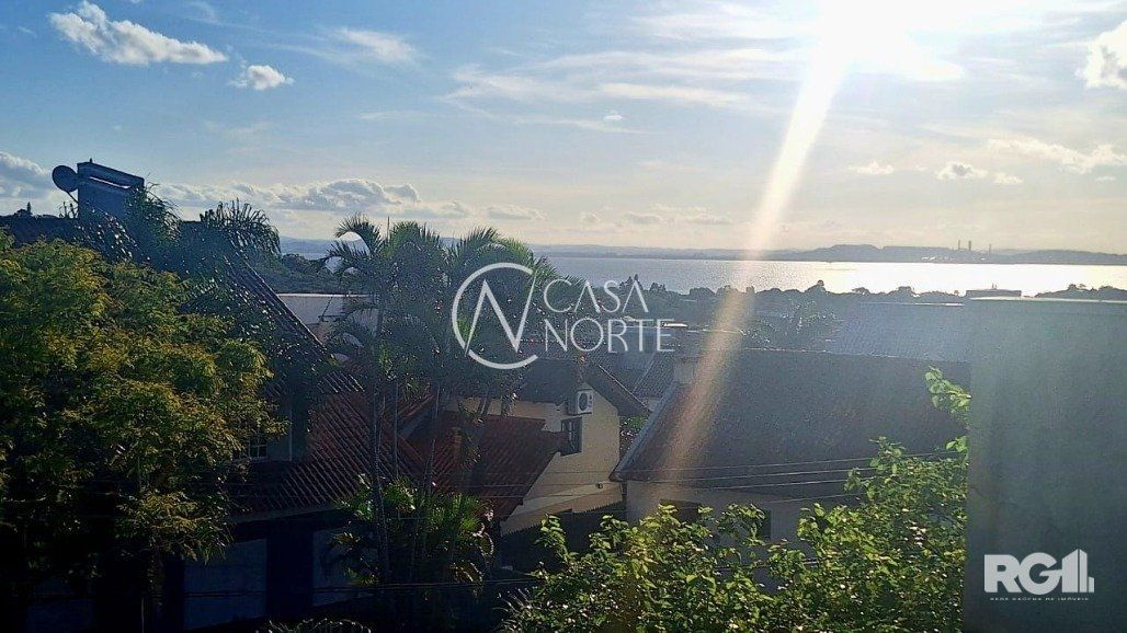 Casa à venda com 3 quartos, 250m², 2 suítes, 3 vagas, Rua Luiz João Pirotti no bairro Ipanema em Porto Alegre