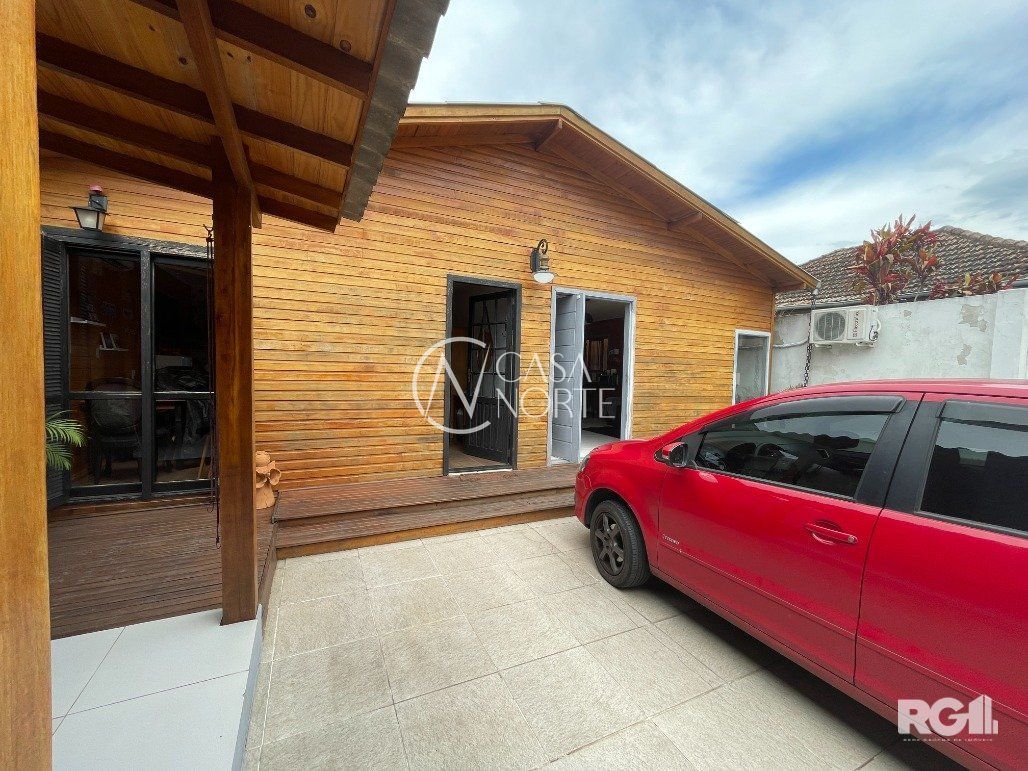 Casa à venda com 4 quartos, 150m², 3 vagas, Travessa Von Salisch no bairro Sarandi em Porto Alegre