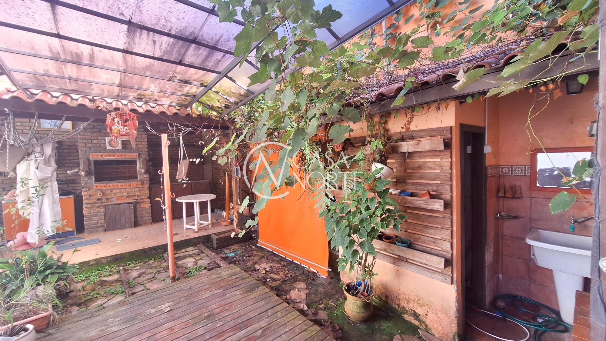 Casa à venda com 5 quartos, 175m², 1 vaga, Rua Santos Neto no bairro Petrópolis em Porto Alegre