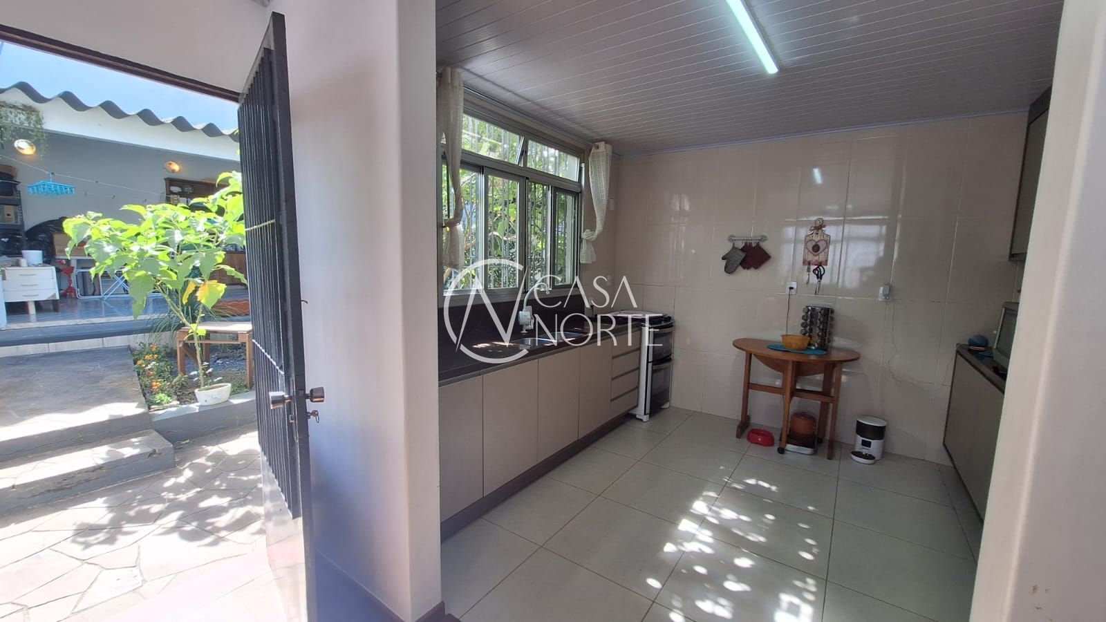 Casa à venda com 3 quartos, 188m², 1 suíte, 1 vaga, Rua Bispo Sardinha no bairro Vila Ipiranga em Porto Alegre