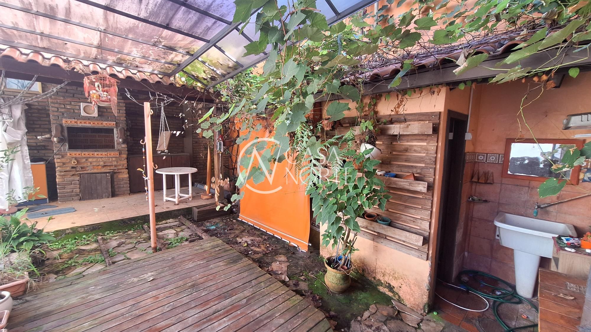 Casa à venda com 5 quartos, 175m², 1 vaga, Rua Santos Neto no bairro Petrópolis em Porto Alegre