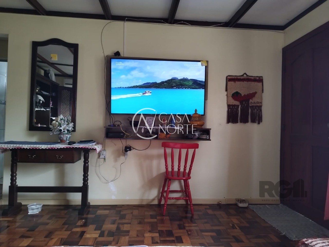 Casa à venda com 2 quartos, 53m², 2 vagas, Rua Master no bairro Rubem Berta em Porto Alegre