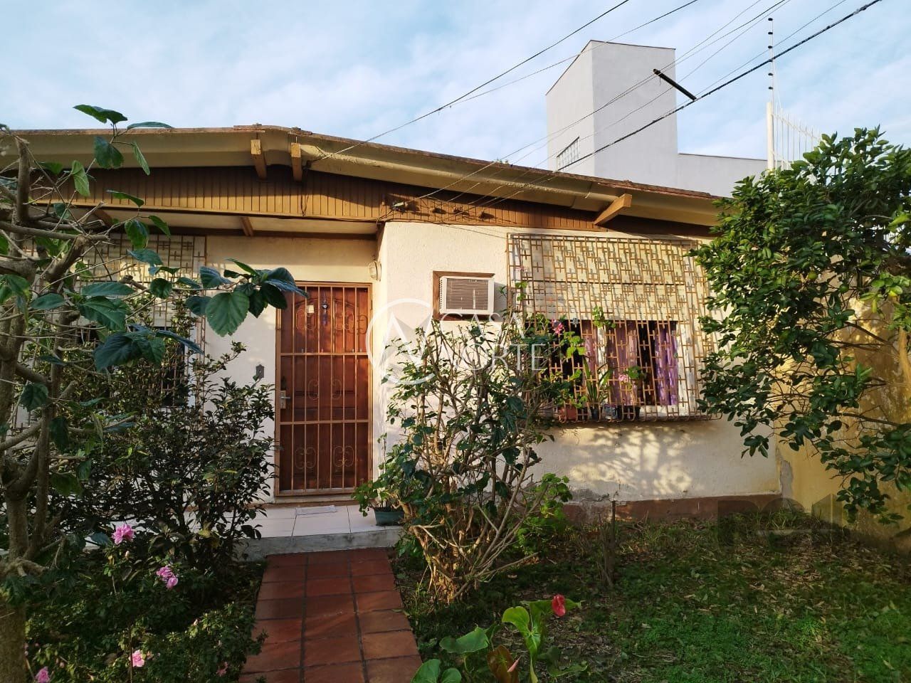Casa à venda com 2 quartos, 53m², 2 vagas, Rua Master no bairro Rubem Berta em Porto Alegre