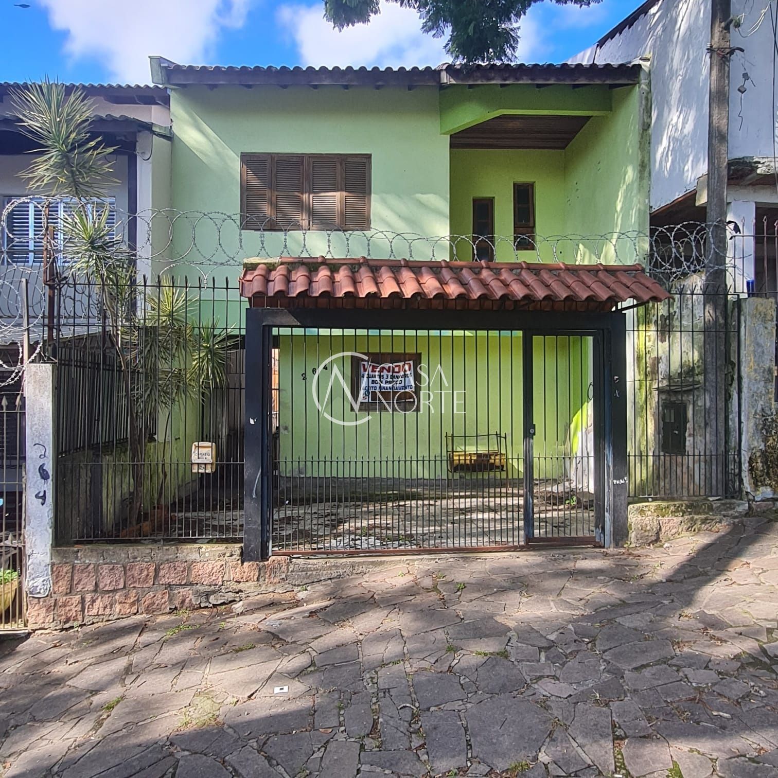 Casa à venda com 4 quartos, 180m², Rua Pedro Velho no bairro Partenon em Porto Alegre
