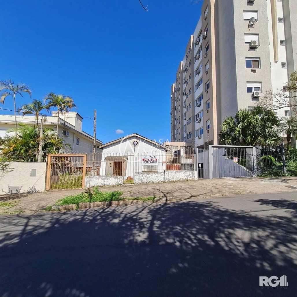 Terreno à venda  com 471m², Rua Veríssimo Rosa - Até 499/500 no bairro Partenon em Porto Alegre
