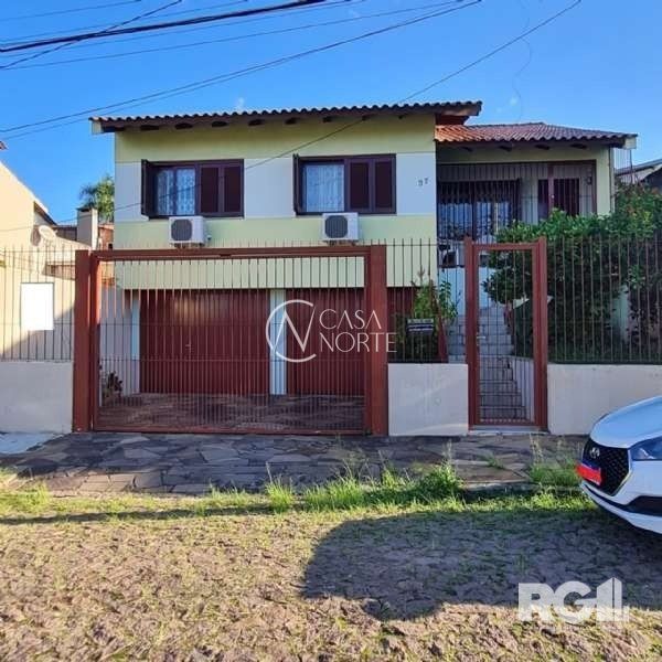 Casa à venda com 4 quartos, 197m², 1 suíte, 2 vagas, Rua Damasceno Vieira no bairro Partenon em Porto Alegre