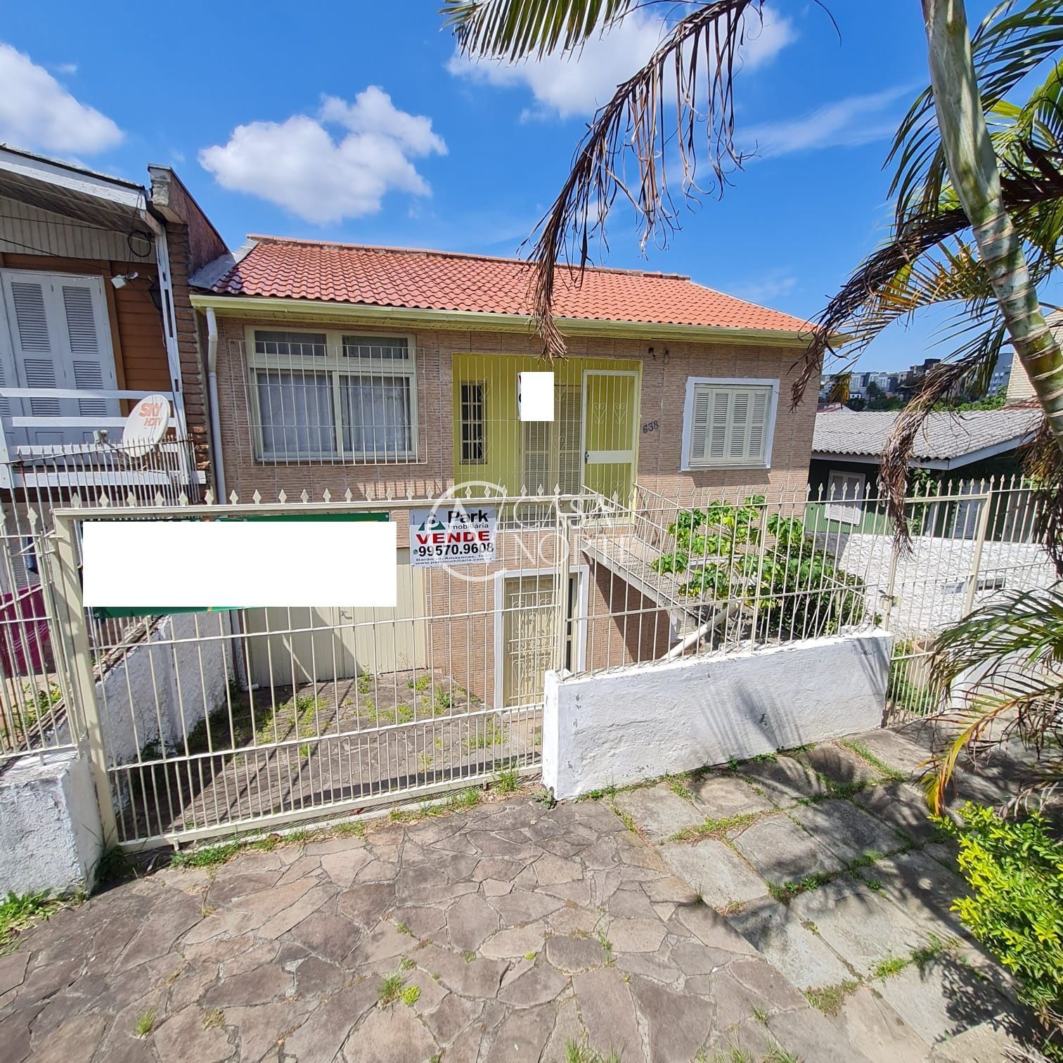 Casa à venda com 4 quartos, 170m², 2 vagas, Rua Manoel Vitorino no bairro Partenon em Porto Alegre