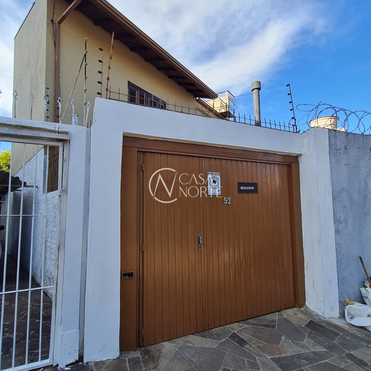 Sobrado à venda com 2 quartos, 173m², 1 suíte, 2 vagas, Rua Lindolfo Color no bairro Medianeira em Porto Alegre