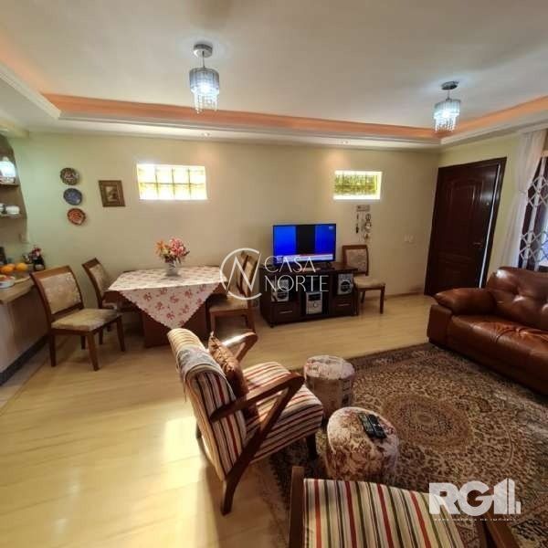 Casa à venda com 4 quartos, 197m², 1 suíte, 2 vagas, Rua Damasceno Vieira no bairro Partenon em Porto Alegre