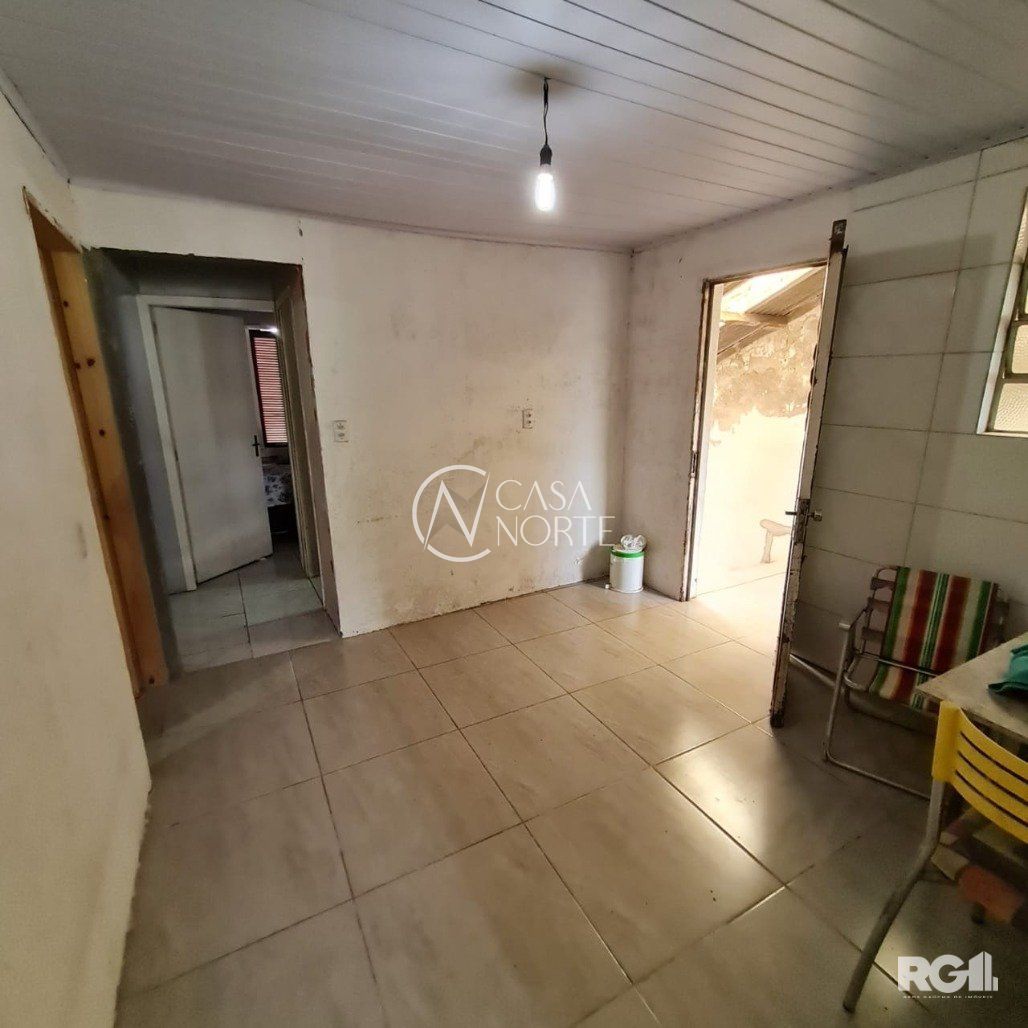 Casa à venda com 3 quartos, 105m², 1 vaga, Avenida Luiz Moschetti no bairro Vila João Pessoa em Porto Alegre