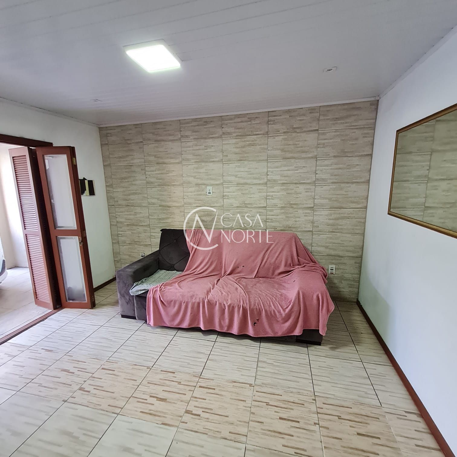 Casa à venda com 2 quartos, 117m², 2 vagas, Rua Barão do Amazonas no bairro Partenon em Porto Alegre