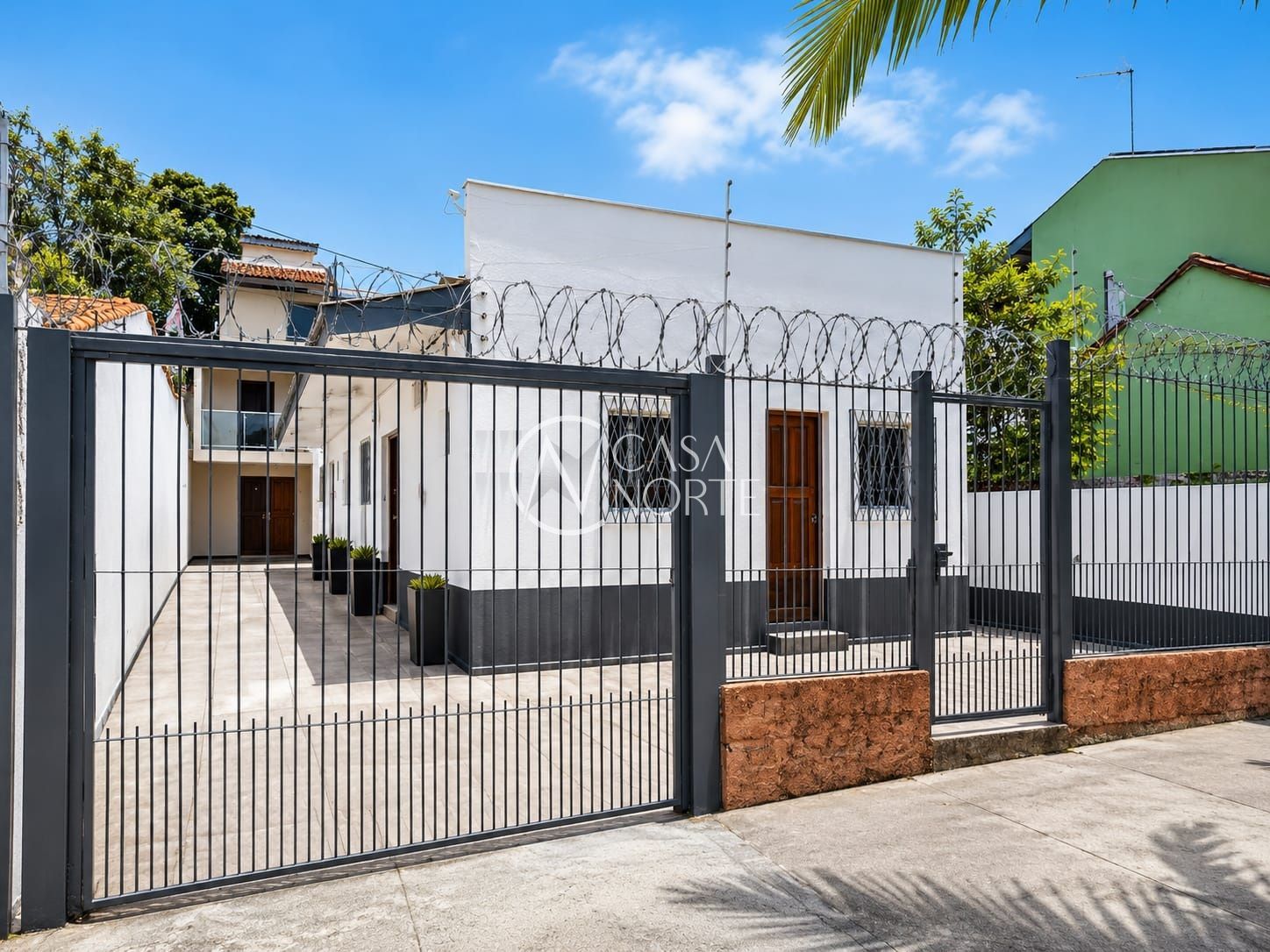 Casa à venda com 2 quartos, 117m², 2 vagas, Rua Barão do Amazonas no bairro Partenon em Porto Alegre