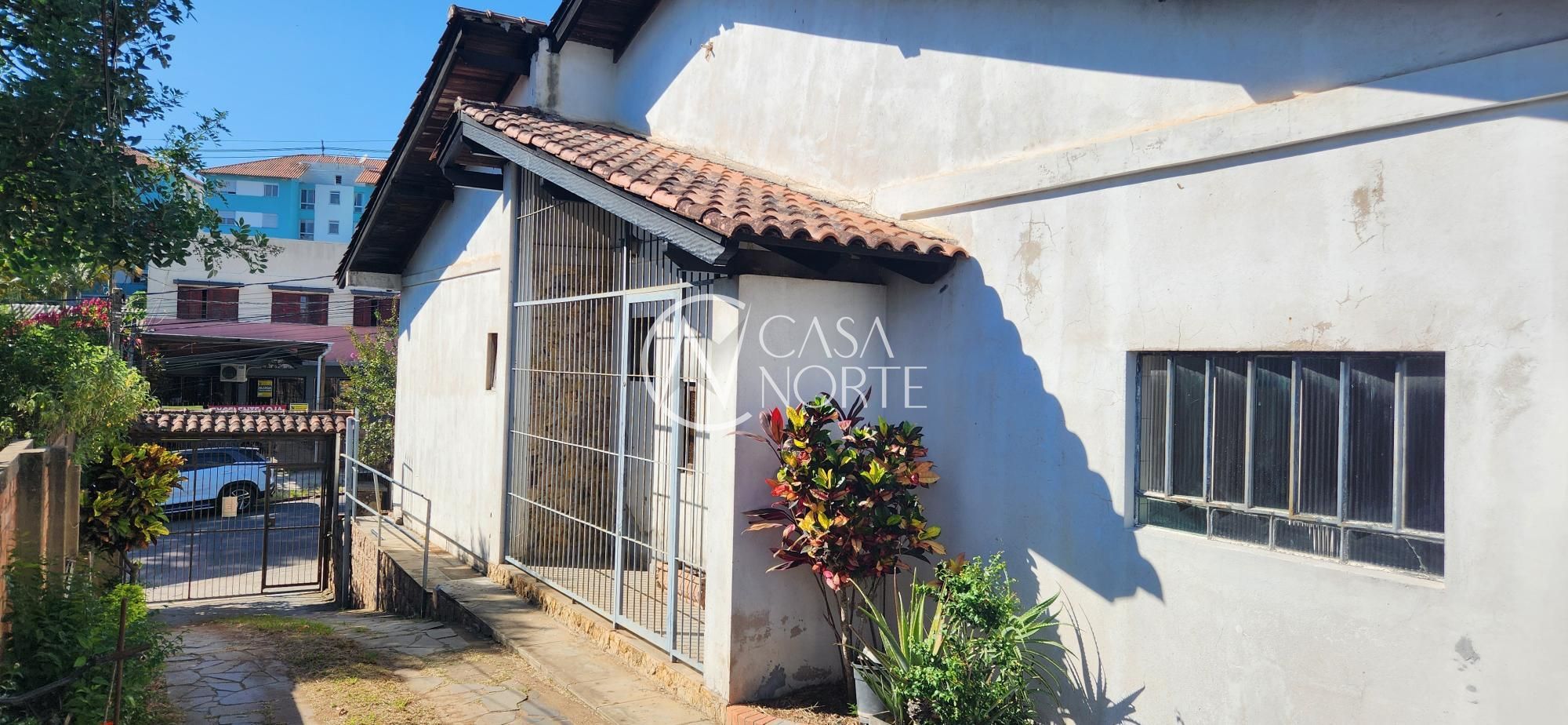 Casa à venda com 3 quartos, 156m², 1 suíte, 4 vagas, Rua Atílio Supertti no bairro Vila Nova em Porto Alegre