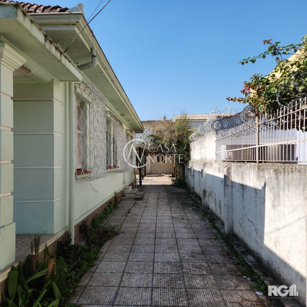 Casa à venda com 3 quartos, 511m², 1 suíte, Rua Barão do Amazonas no bairro Partenon em Porto Alegre