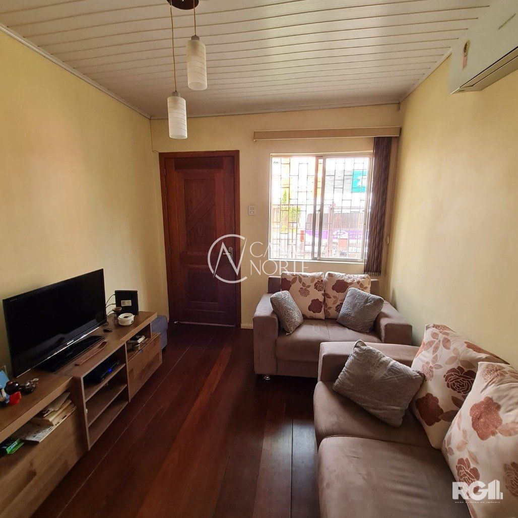 Casa à venda com 2 quartos, 200m², 2 vagas, Rua Barão do Amazonas no bairro Partenon em Porto Alegre
